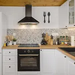2 Bedroom Stunning In *
