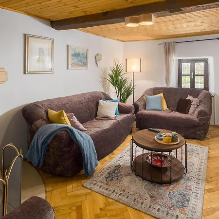 2 Bedroom Stunning In *