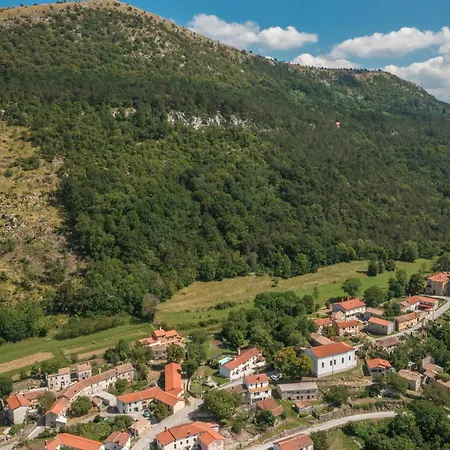 2 Bedroom Stunning In *