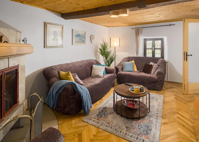 2 Bedroom Stunning In *