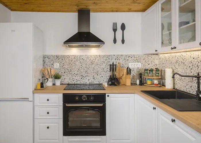 2 Bedroom Stunning In *