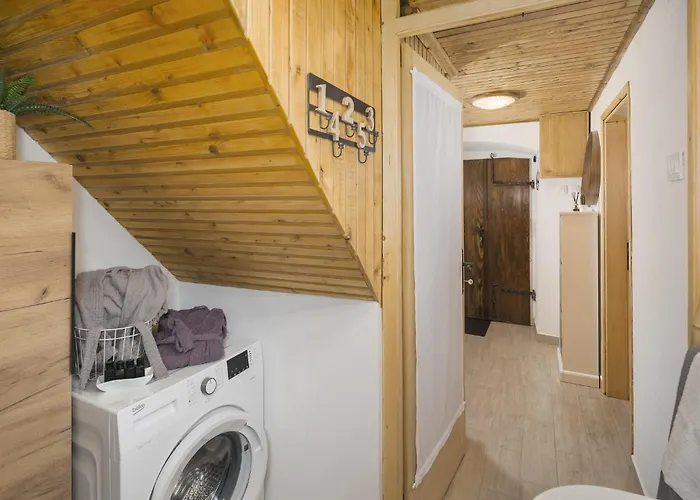 2 Bedroom Stunning In *