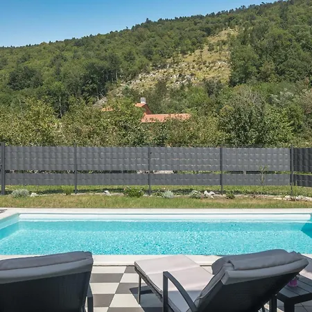 2 Bedroom Stunning In Prázdninový dům *