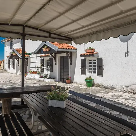 2 Bedroom Stunning In Prázdninový dům *