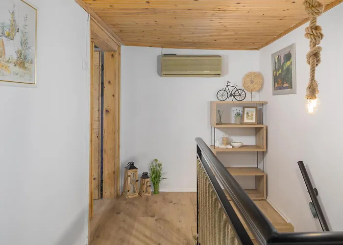 2 Bedroom Stunning In Ferienhaus Brest