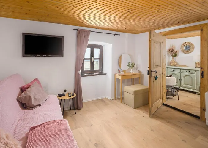 2 Bedroom Stunning In Ferienhaus Brest